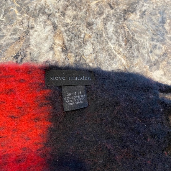 Steve Madden Red Black Buffalo Plaid Wrap 78 x 20 - Picture 3 of 4